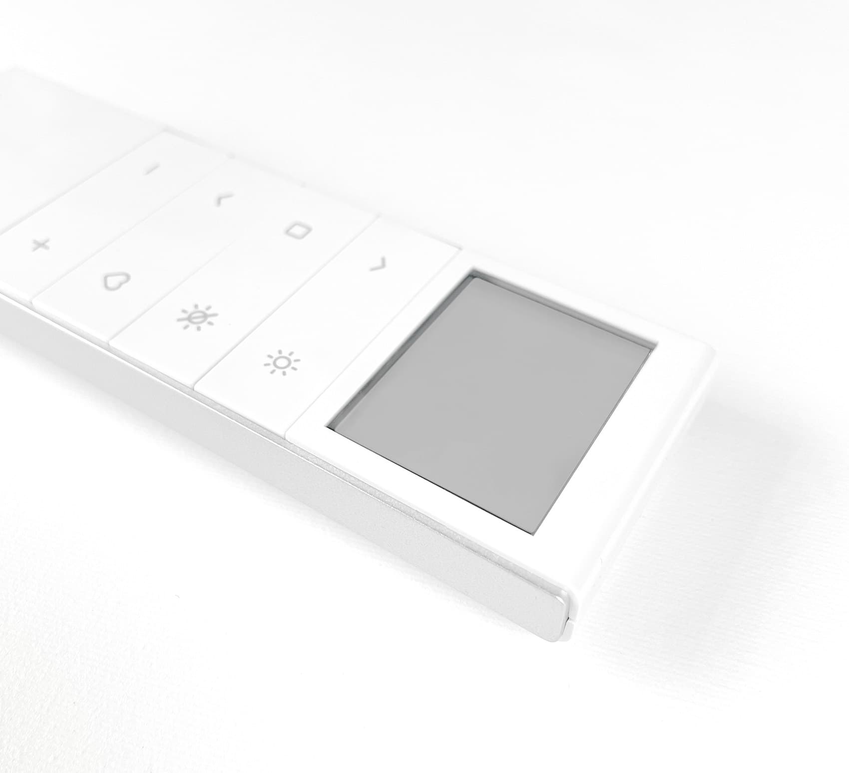 Detalj vit fjärrkontroll med display för solskydd