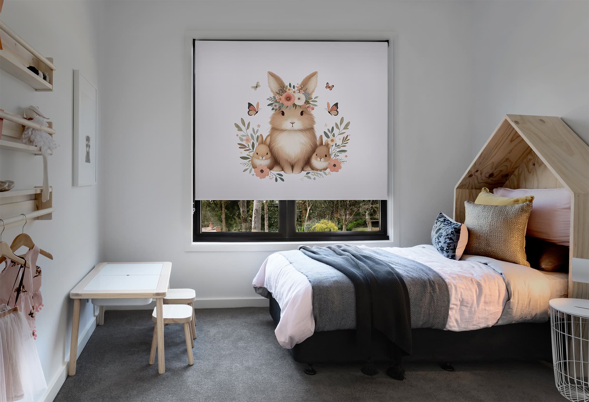 Rullgardin solskydd med motiv barnrum Barnrum sovrum rullgardin med motiv i fönster kanin illustration