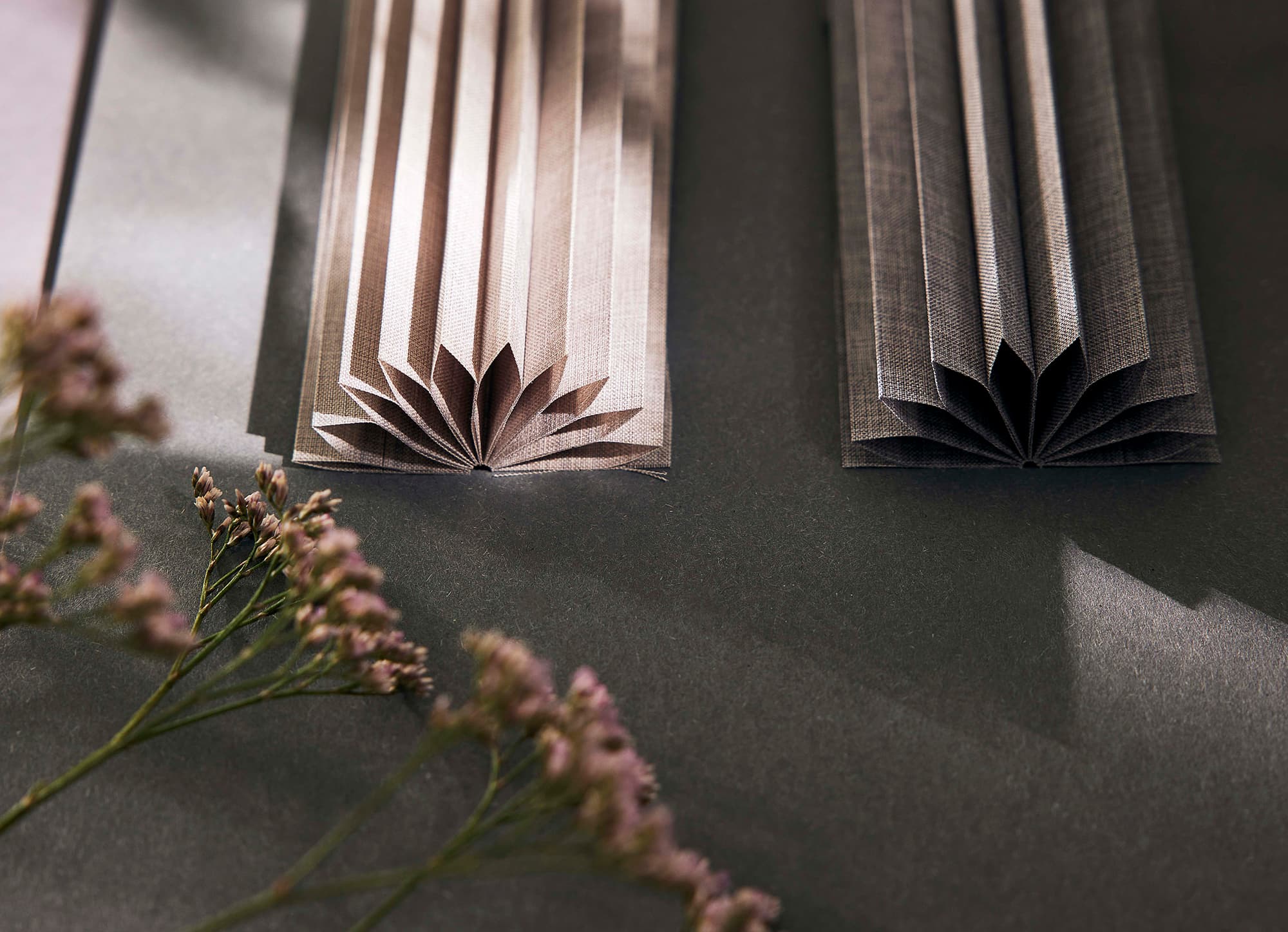 Vävprov plissegardin inspiration veckat Detalj plisseväv tygprov inspiration veckat