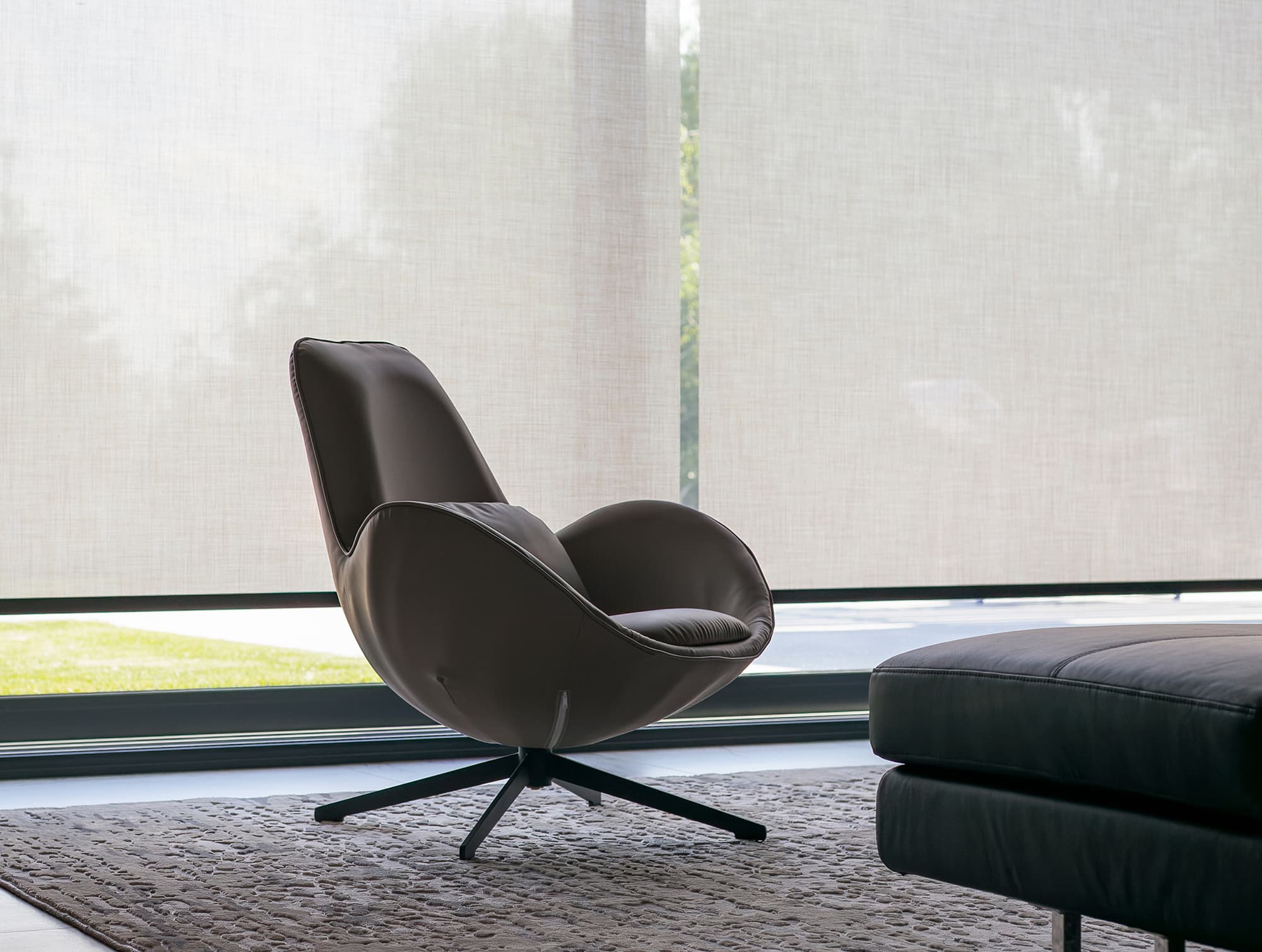 Invändig rullgardin solskydd avskärmning Stora fönster med ljusa rullgardiner