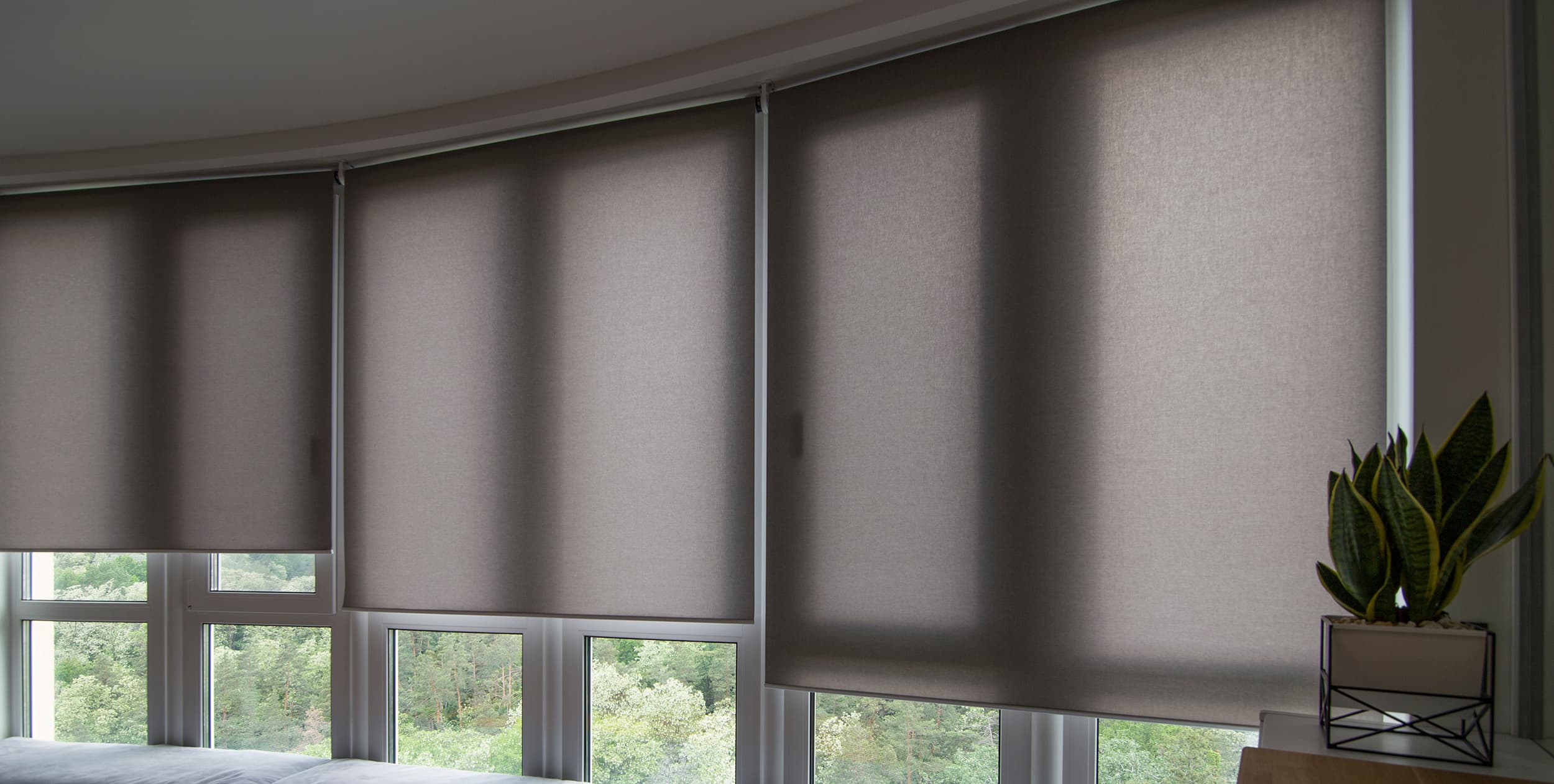 Rullgardiner stora fönster solskydd Rullgardiner bruna beige inomhus stora fönster solskydd