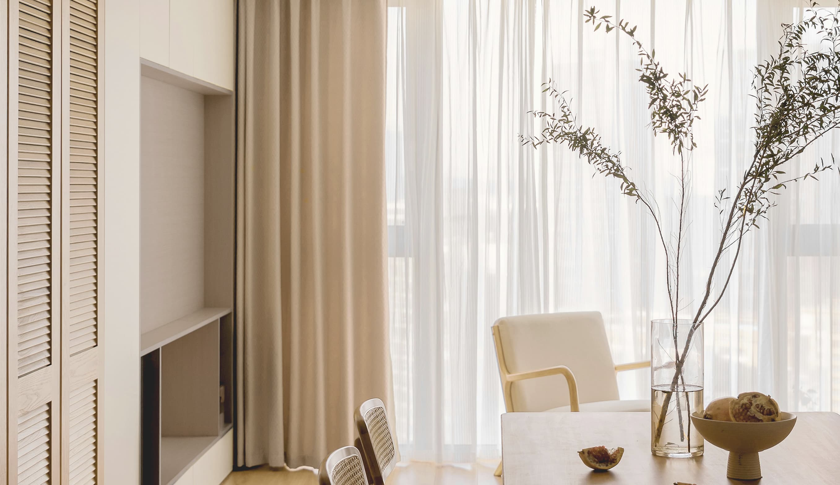 Dubbla gardiner flow essential Enyroom Matplats natur interiör dubbla gardiner essential flow